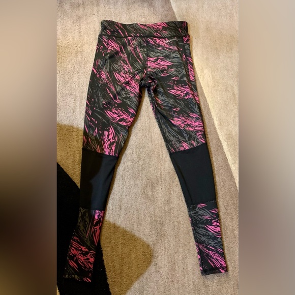 LN SKETCHER PERFORMANCE ATHLETIC WEAR. HIGH WAISTED. NO ROLL ELASTIC WAISTBAND. - Picture 2 of 8